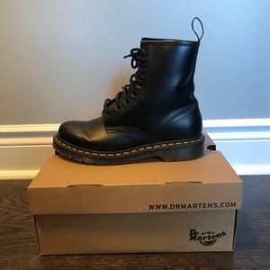 Dr. Martens, Women’s Classic Leather 1460